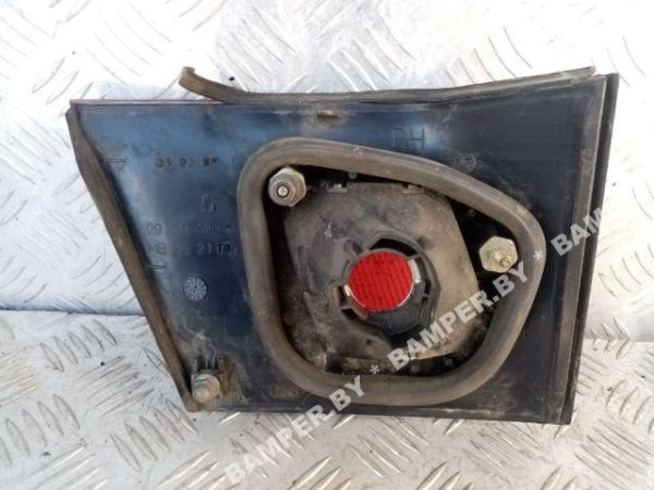 Фонарь крышки багажника правый к Mitsubishi Carisma, 1997 г.