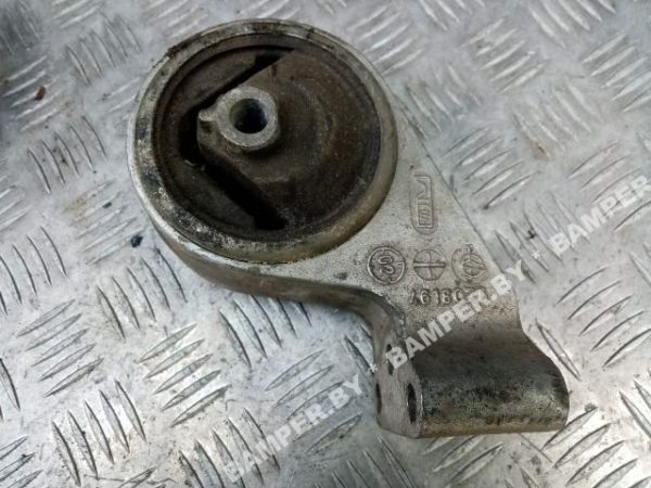 Подушка крепления двигателя к Mitsubishi Carisma, 1997 г.