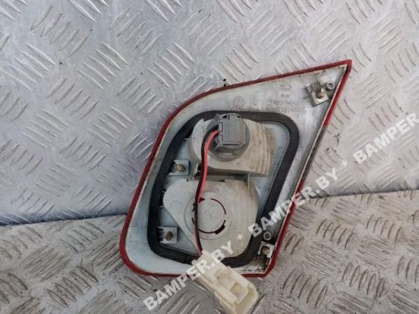 Фонарь крышки багажника левый к Mitsubishi Carisma, 2000 г.