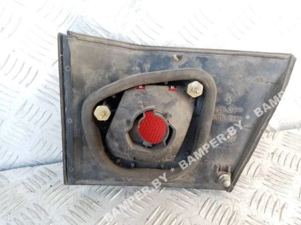 Фонарь крышки багажника левый к Mitsubishi Carisma, 1997 г.