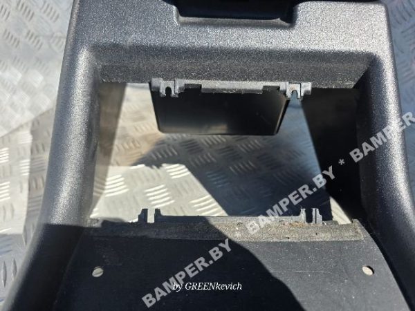 Консоль салона (центральная часть) к Land-Rover Discovery, 2003 г.